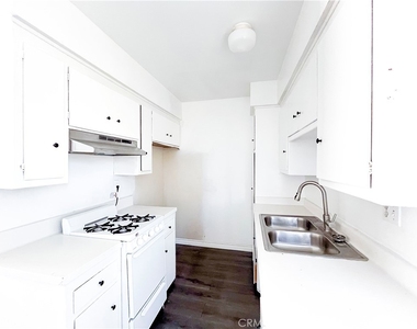 559 W Alpine St - Photo Thumbnail 5