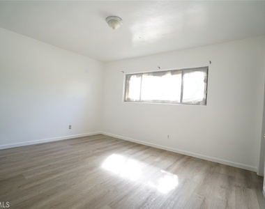 555 W Alpine St - Photo Thumbnail 5