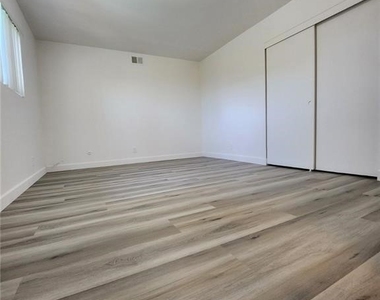 2300 El Rancho Vista - Photo Thumbnail 12