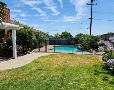 2300 El Rancho Vista - Photo Thumbnail 19