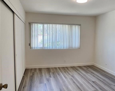 2300 El Rancho Vista - Photo Thumbnail 11