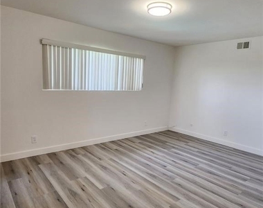 2300 El Rancho Vista - Photo Thumbnail 13