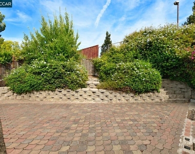 1325 New Hampshire Dr - Photo Thumbnail 36