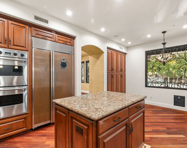 10445 Amberwood Lane - Photo Thumbnail 13