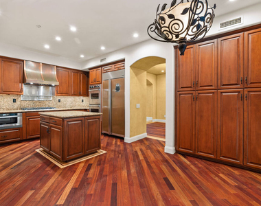 10445 Amberwood Lane - Photo Thumbnail 14