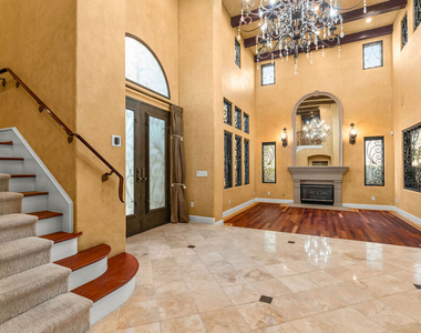 10445 Amberwood Lane - Photo Thumbnail 4
