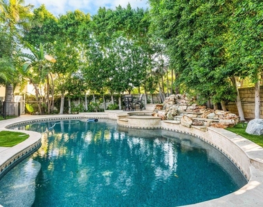 10445 Amberwood Lane - Photo Thumbnail 54