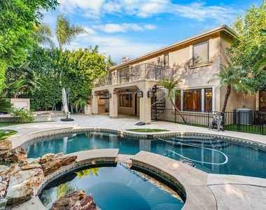 10445 Amberwood Lane - Photo Thumbnail 1