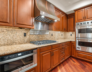 10445 Amberwood Lane - Photo Thumbnail 12
