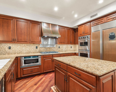 10445 Amberwood Lane - Photo Thumbnail 11
