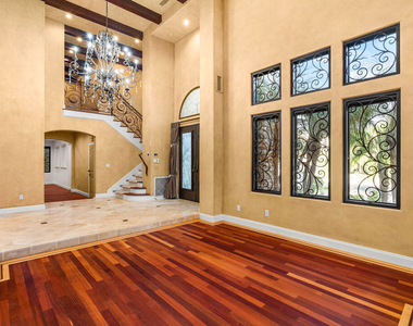 10445 Amberwood Lane - Photo Thumbnail 8