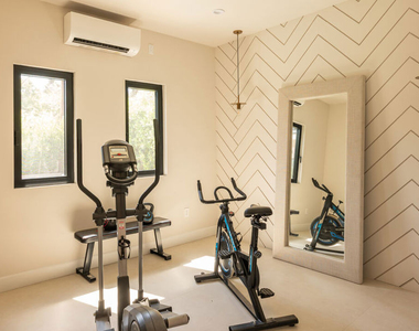 12427 Cumpston Street - Photo Thumbnail 24