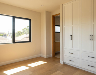 12427 Cumpston Street - Photo Thumbnail 35