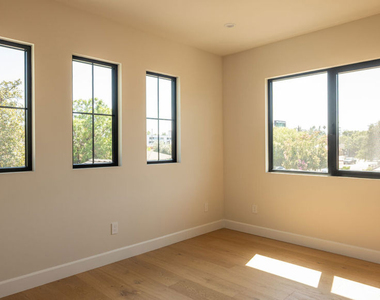 12427 Cumpston Street - Photo Thumbnail 34