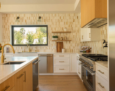12427 Cumpston Street - Photo Thumbnail 10