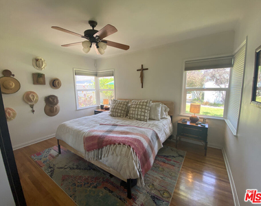 221 W 64th Place - Photo Thumbnail 13