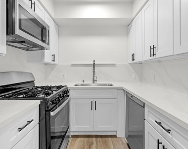 7825 W Manchester Avenue - Photo Thumbnail 6