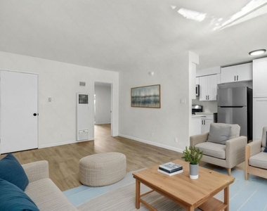 7825 W Manchester Avenue - Photo Thumbnail 5
