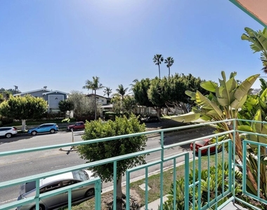 7825 W Manchester Avenue - Photo Thumbnail 10