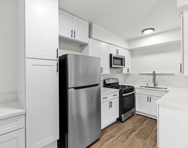 7825 W Manchester Avenue - Photo Thumbnail 4