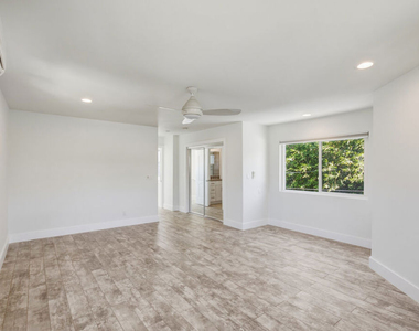 869 Warren Avenue - Photo Thumbnail 24