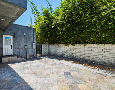 869 Warren Avenue - Photo Thumbnail 30