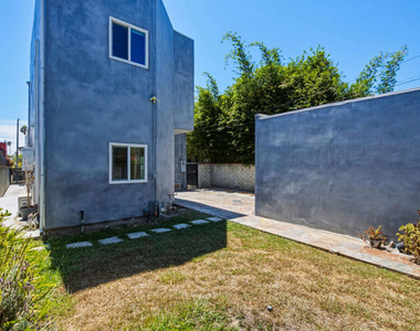 869 Warren Avenue - Photo Thumbnail 31