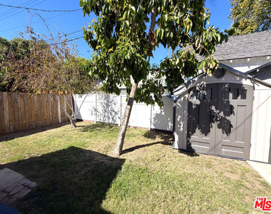 10739 1/2 Aqua Vista Street - Photo Thumbnail 14