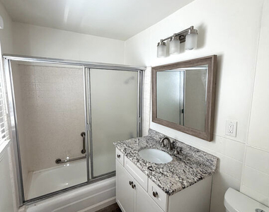 10739 1/2 Aqua Vista Street - Photo Thumbnail 8