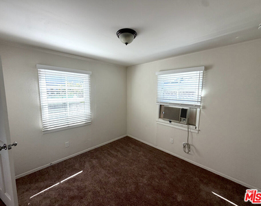 10739 1/2 Aqua Vista Street - Photo Thumbnail 7