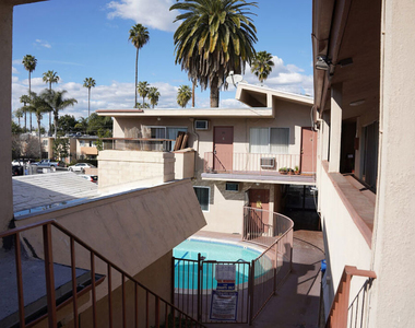 18444 Collins Street - Photo Thumbnail 10
