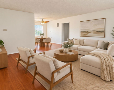 18444 Collins Street - Photo Thumbnail 1