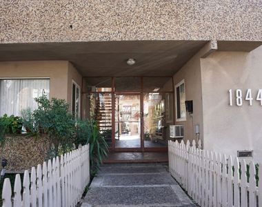 18444 Collins Street - Photo Thumbnail 12