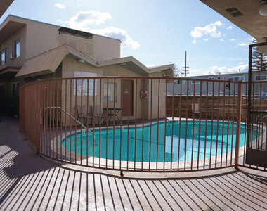 18444 Collins Street - Photo Thumbnail 11