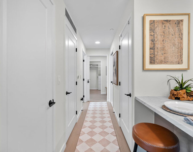 1050 S Grand Avenue - Photo Thumbnail 17