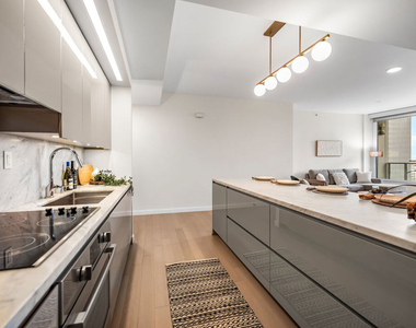 1050 S Grand Avenue - Photo Thumbnail 15