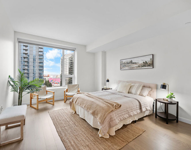1050 S Grand Avenue - Photo Thumbnail 24