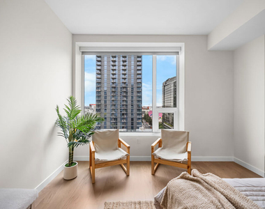 1050 S Grand Avenue - Photo Thumbnail 26