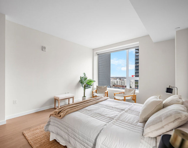1050 S Grand Avenue - Photo Thumbnail 25