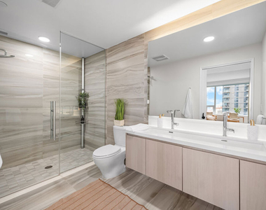 1050 S Grand Avenue - Photo Thumbnail 30