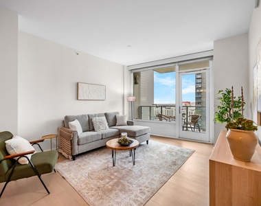 1050 S Grand Avenue - Photo Thumbnail 3