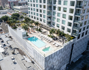 1050 S Grand Avenue - Photo Thumbnail 34
