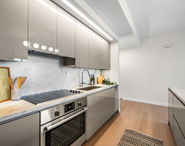 1050 S Grand Avenue - Photo Thumbnail 14