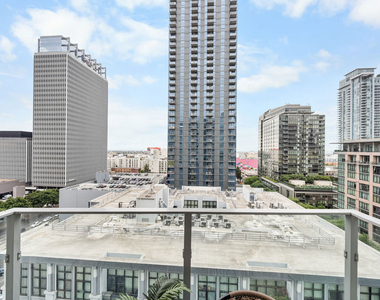 1050 S Grand Avenue - Photo Thumbnail 7