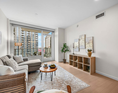 1050 S Grand Avenue - Photo Thumbnail 4