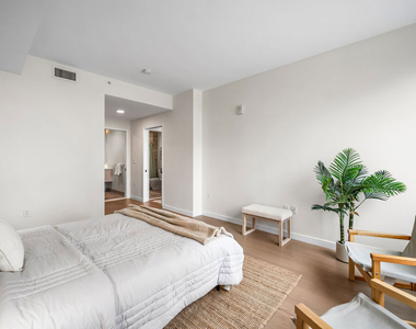 1050 S Grand Avenue - Photo Thumbnail 27
