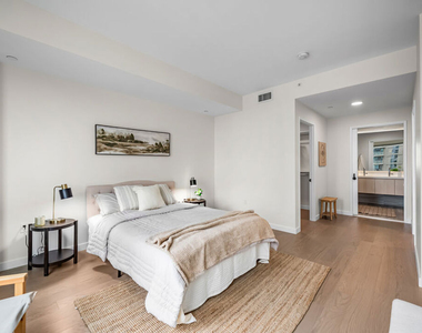 1050 S Grand Avenue - Photo Thumbnail 28