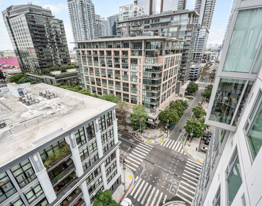 1050 S Grand Avenue - Photo Thumbnail 9