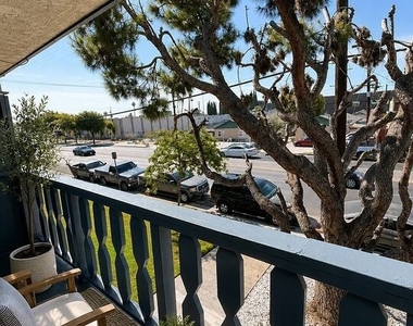 16132 Vanowen Street - Photo Thumbnail 3