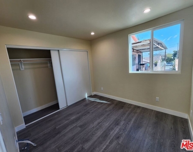 7302 Mace Place - Photo Thumbnail 10